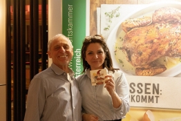 Hurra, der Stand ist fertig! Dr. Rudolf Stadler GZW, Mag. Katharina Tidl GZW LKÖ 