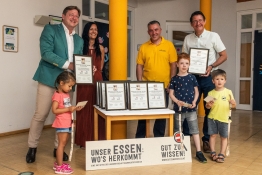 Siegfried Huber, Präsident der Landwirtschaftskammer Kärnten, Mag. Birgit Glanzer Kindergartenleiterin Fellach, Günther Albel, Bürgermeister der Stadt Villach, Amel Melic, Küchenleiter Kindergarten Fellach