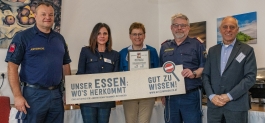 Christian Jodlbauer, Revierinspektor und Küchenleiter Stellvertreter Justizanstalt Ried; Mag. Katharina Tidl, Leitung Intiative GUT ZU WISSEN, LKÖ, Rosemarie Ferstl, Vizepräsidentin LKOÖ, Alfred Praml, Justizwachekommandant und Chefinspektor Justizanstalt Ried, Dr. Rudolf Stadler, Berater Intiative GUT ZU WISSEN 