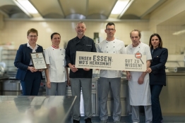 Vizepräsidentin Rosemarie Ferstl, LK-OÖ, Rüdiger Pamberger, Küchenleiter Schulverein der Kreuzschwestern Linz, Mag. Katharin Tidl, Leitung Initiative GUT ZU WISSEN LKÖ