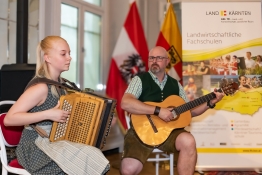 Ensemble der LFS Althofen: Simone Pogatschnig, FL Mag. Mag. Matthias Müller