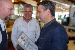 Lutz Sobotta, Küchenleiter Gut Wenghof, Marcus Klein, Direktor Gut Wenghof, Präsident Rupert Quehenberger, Landwirtschaftskammer Salzburg 